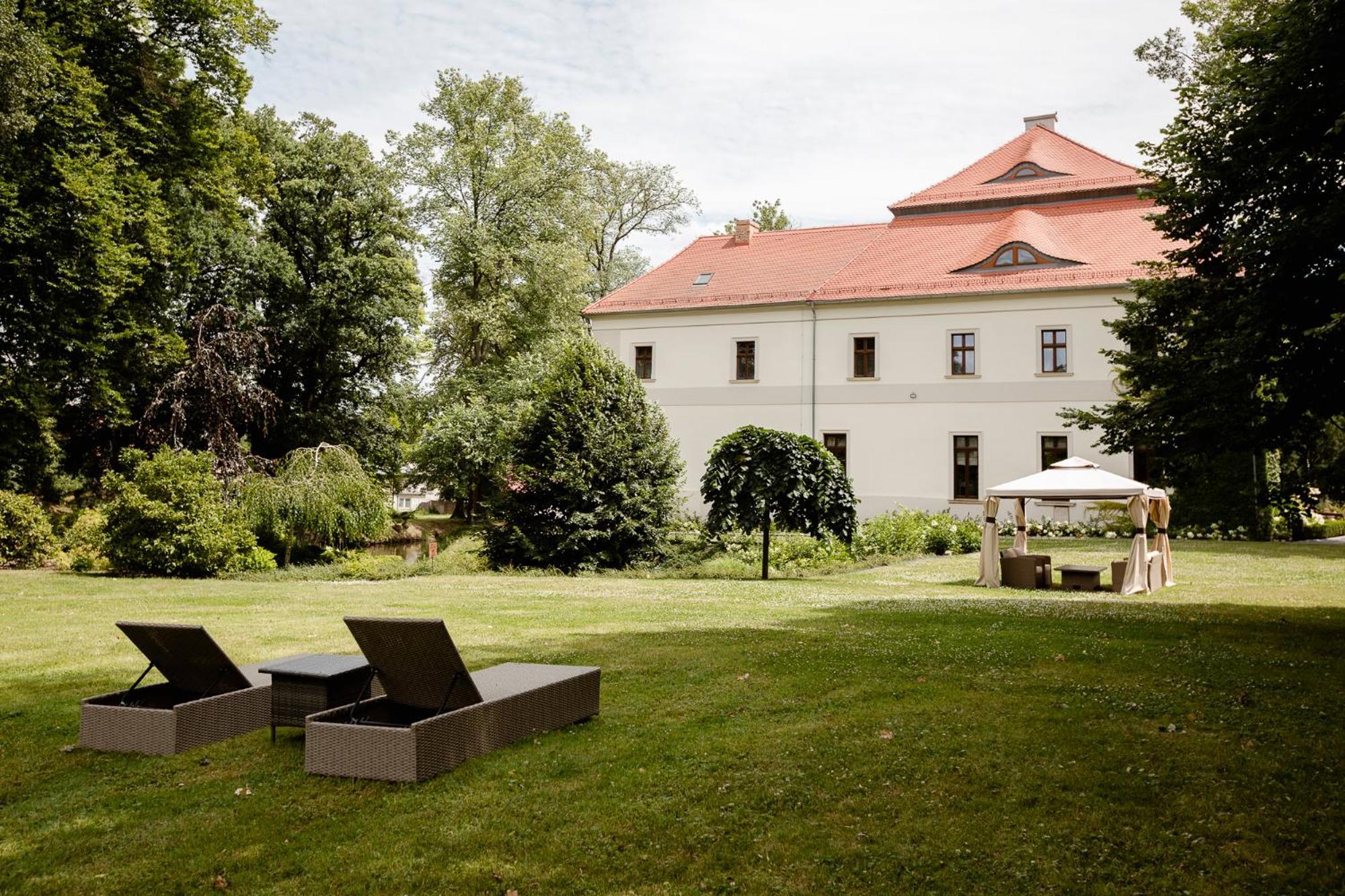 Palac Mojecice Exterior photo